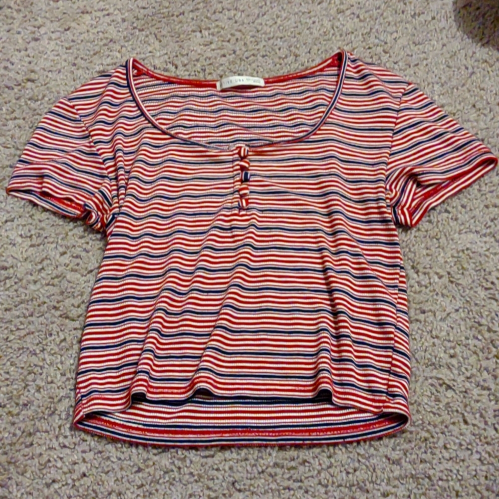 Red white and blue short sleeve cropped shirt super cute and trendy